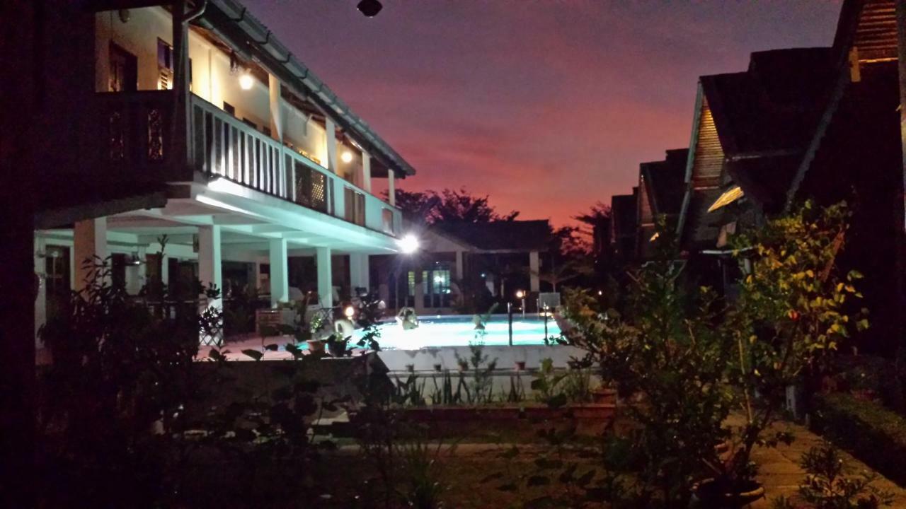 Tanabendang Banglos Pantai Cenang  Exteriér fotografie